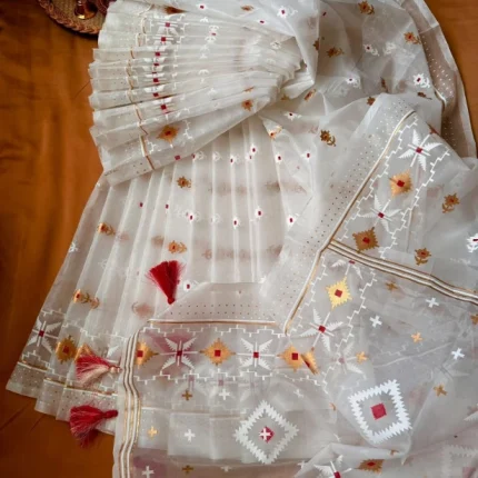 মোটিভ জামদানি শাড়ী